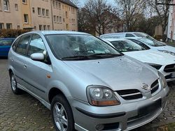 Silber Gebraucht 2001 Nissan Almera Tino Van / Kleinbus | 2.600 €