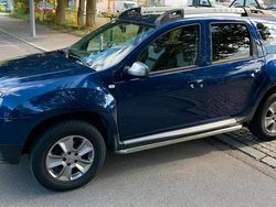 Blau Gebraucht 2017 Dacia Duster Lauréate SUV | 6.999 € (Fairer Preis)