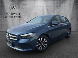 Blau Gebraucht 2022 Mercedes B200 Van / Kleinbus | 21.950 € (Guter Preis)