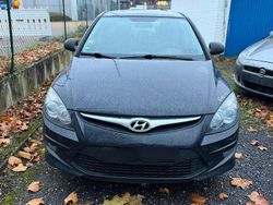 Grau Gebraucht 2011 Hyundai i30 Limousine | 2.800 € (Fairer Preis)