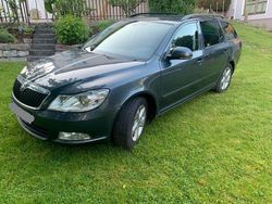 Grau Gebraucht 2012 Skoda Octavia Limousine | 5.450 € (Fairer Preis)