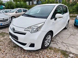 Weiß Gebraucht 2011 Toyota Verso-S Life Van / Kleinbus | 6.290 € (Fairer Preis)