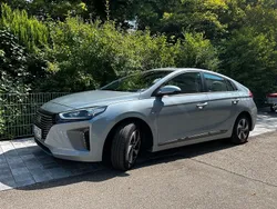 Grau Gebraucht 2017 Hyundai Ioniq Style Limousine | 12.000 € (Guter Preis)