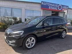 Saphirschwarz metallic Gebraucht 2020 BMW 218 Luxury Line Kombi | 21.450 € (Etwas zu teuer)