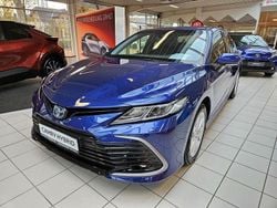Nachtblau metallic Gebraucht 2022 Toyota Camry Hybrid Limousine | 30.890 €
