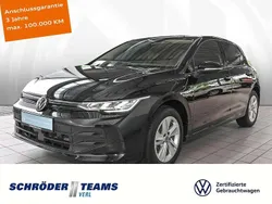 Grenadillschwarz metallic Gebraucht 2024 VW Golf VIII Life Limousine | 25.780 € (Fairer Preis)