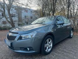 Grau Gebraucht 2012 Chevrolet Cruze Kleinwagen | 3.800 € (Etwas zu teuer)