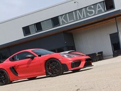 Rot Gebraucht 2024 Porsche Cayman GT4 Coupé | 199.999 €