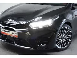 Zilinaschwarz (metallic) Gebraucht 2022 Kia Ceed Limousine | 31.960 €