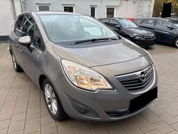 Grau Gebraucht 2012 Opel Meriva Van / Kleinbus | 5.999 € (Fairer Preis)