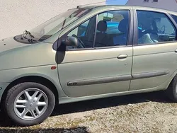 Grau Gebraucht 2002 Renault Scénic Van / Kleinbus | 2.290 € (Etwas zu teuer)