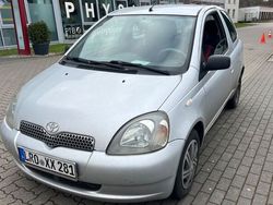 Silber Gebraucht 2002 Toyota Yaris Sol Limousine | 1.999 € (Fairer Preis)