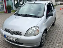 Silber Gebraucht 2002 Toyota Yaris Sol Limousine | 999 € (Guter Preis)