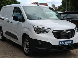 Weiß Gebraucht 2023 Opel Combo Selection Van / Kleinbus | 13.900 € (Fairer Preis)