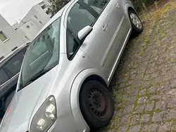 Silber Gebraucht 2006 Opel Zafira Van / Kleinbus | 1.100 €