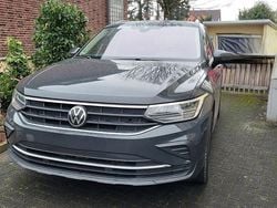 Grau Gebraucht 2022 VW Tiguan Active SUV | 21.800 € (Superpreis)