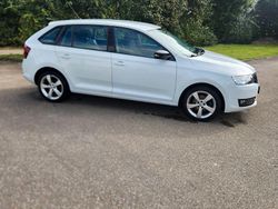 Weiß Gebraucht 2016 Skoda Rapid Ambition Limousine | 7.000 € (Fairer Preis)