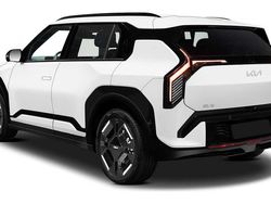 Grau (schneeweiß) Neu 2025 Kia EV3 Air SUV | 37.289 € (Etwas zu teuer)