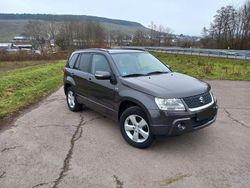 Grau Gebraucht 2010 Suzuki Grand Vitara SUV | 6.400 € (Etwas zu teuer)