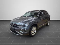 Indiumgrau metallic (metallic) Gebraucht 2024 VW T-Roc Style SUV | 27.950 € (Guter Preis)