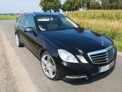 Schwarz Gebraucht 2012 Mercedes E300 Avantgarde Kombi | 18.750 €