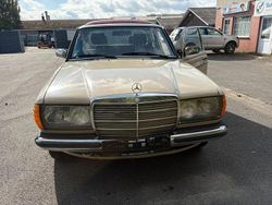 Gelb Gebraucht 1983 Mercedes E230 Limousine | 4.499 €