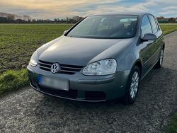 Grau Gebraucht 2004 VW Golf V Kleinwagen | 3.840 € (Teuer)