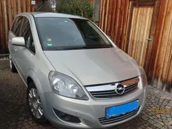 Beige Gebraucht 2011 Opel Zafira Edition Van / Kleinbus | 5.000 € (Fairer Preis)