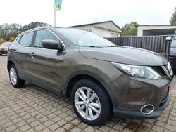 Braun Gebraucht 2015 Nissan Qashqai Acenta SUV | 10.990 € (Fairer Preis)