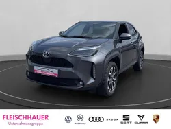 Grau Gebraucht 2022 Toyota Yaris Cross Team SUV | 23.950 € (Guter Preis)