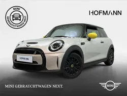 White silver metallic Gebraucht 2022 Mini Cooper SE Classic Kleinwagen | 19.437 € (Fairer Preis)
