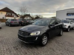 Grau Gebraucht 2016 Volvo XC60 Momentum SUV | 16.999 € (Guter Preis)