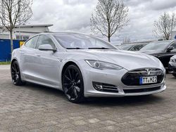 Silber metallic Gebraucht 2015 Tesla Model S Performance Kleinwagen | 34.900 € (Teuer)