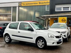 Weiß Gebraucht 2012 Renault Clio II Kleinwagen | 4.780 € (Teuer)