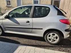 Grau Gebraucht 1999 Peugeot 206 Limousine | 600 € (Guter Preis)