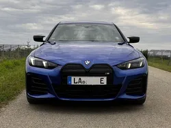 Blau Gebraucht 2024 BMW i4 M Performance Limousine | 58.900 € (Fairer Preis)