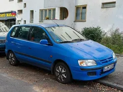 Blau Gebraucht 1999 Mitsubishi Space Star SUV | 2.200 €
