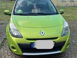 Grün Gebraucht 2010 Renault Clio II Kleinwagen | 1.999 € (Fairer Preis)