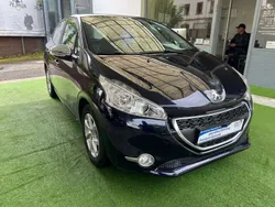 Schwarzlackierung Gebraucht 2014 Peugeot 208 Style Kleinwagen | 7.499 € (Etwas zu teuer)