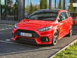 Rot Gebraucht 2018 Ford Focus ST-Line Kombi | 11.800 € (Fairer Preis)