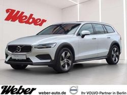Weiss Gebraucht 2021 Volvo V60 CC Kombi | 31.890 € (Fairer Preis)
