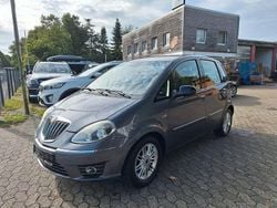 Grau Gebraucht 2011 Lancia Musa Gold Van / Kleinbus | 2.850 € (Fairer Preis)
