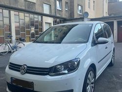 Weiß Gebraucht 2015 VW Touran Van / Kleinbus | 7.600 € (Etwas zu teuer)