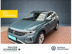 Petroleum blue metallic Gebraucht 2024 VW T-Roc Life SUV | 21.550 € (Superpreis)