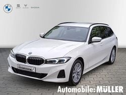 Weiss Gebraucht 2024 BMW 318 Shadowline Kombi | 33.870 € (Fairer Preis)