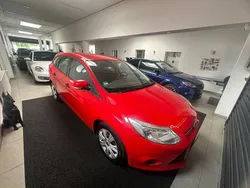 Rot Gebraucht 2013 Ford Focus Ambiente Kombi | 3.999 € (Guter Preis)