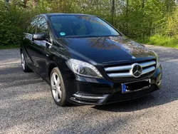 Schwarz Gebraucht 2012 Mercedes B200 Van / Kleinbus | 9.550 € (Teuer)