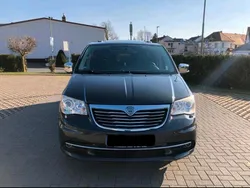 Grau Gebraucht 2025 Lancia Voyager Van / Kleinbus | 10.000 €