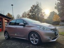 Grau Gebraucht 2012 Peugeot 208 Allure Kleinwagen | 5.500 € (Teuer)