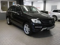 Obsidianschwarz metalliclack Gebraucht 2012 Mercedes ML350 SUV | 13.950 € (Fairer Preis)